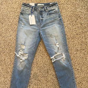 HIGH RISE RIPPED KNEE, DISTRESSED MOM JEANS